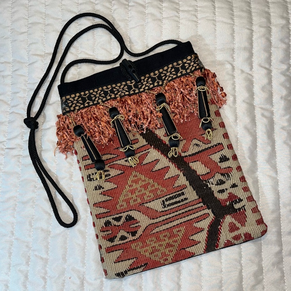 VTG BOHO Tapestry Bag Purse KILIM  Crossbody Tribal Ethnic Fringe Tassels 11 X 8